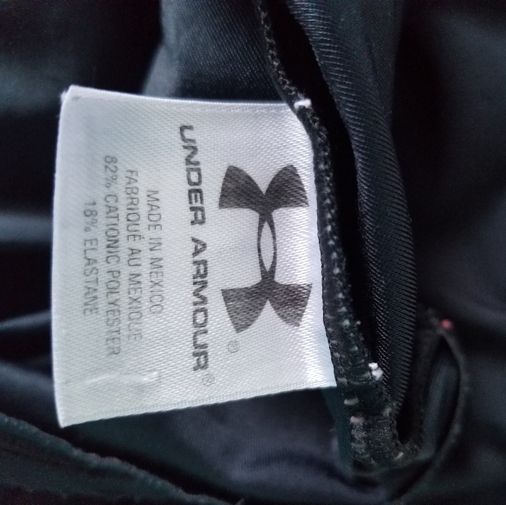 Underarmour fitted undershirt - Picture 3 of 3